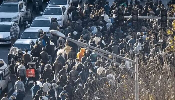 حضور در تجمعات بی‌مجوز، وصف کیفری ندارد