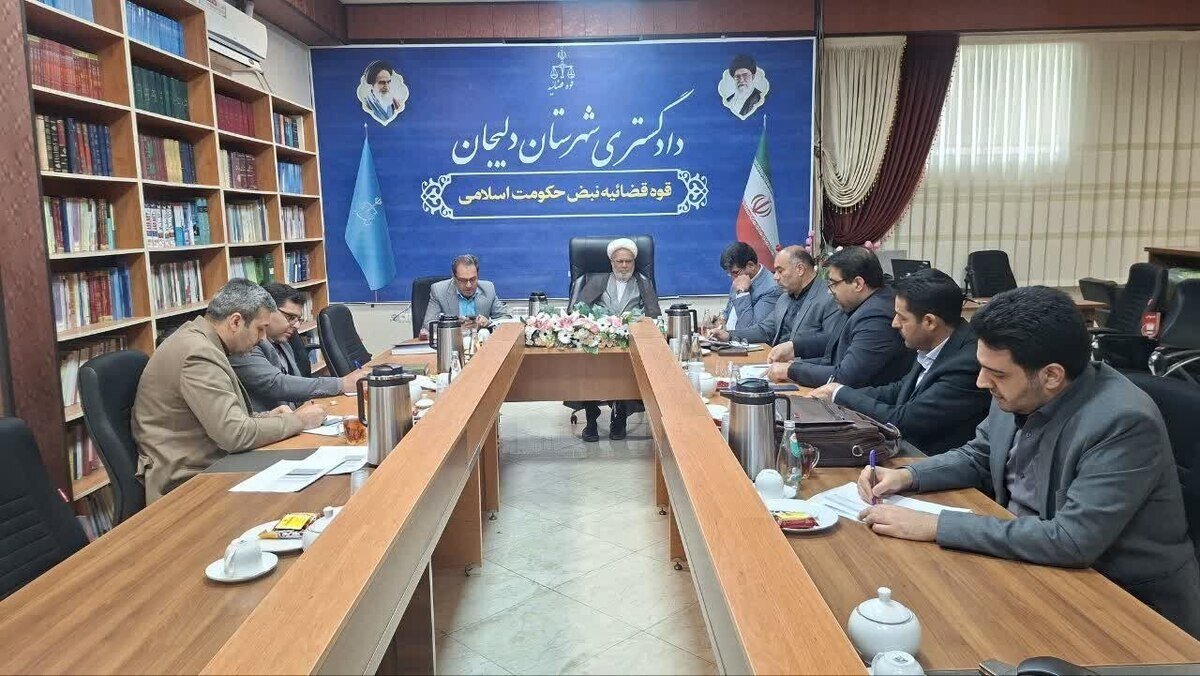 بازدید رئیس کل دادگستری استان مرکزی از شعب دادگاه دلیجان