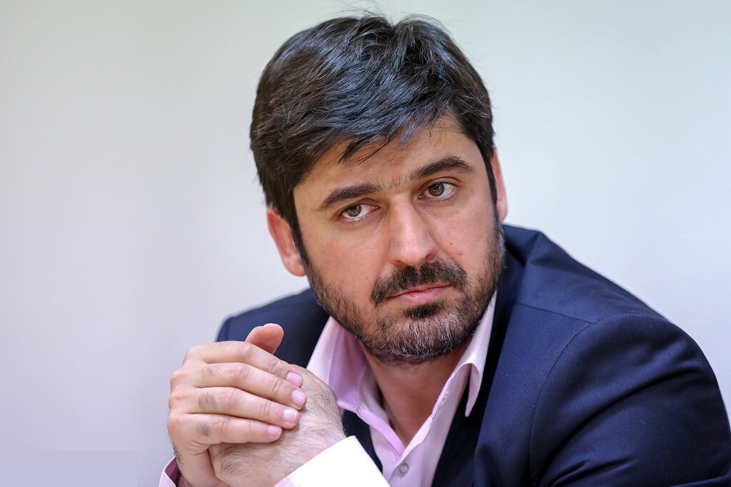 پیشنهاد یک حقوقدان: ارائه خدمات به کشتی‌های عبوری از تنگه هرمز به جای دریافت عوارض را دنبال کنیم