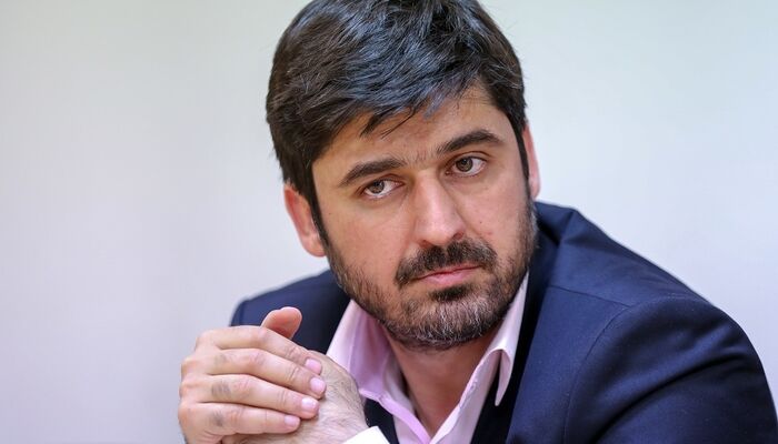 پیشنهاد یک حقوقدان: ارائه خدمات به کشتی‌های عبوری از تنگه هرمز به جای دریافت عوارض را دنبال کنیم
