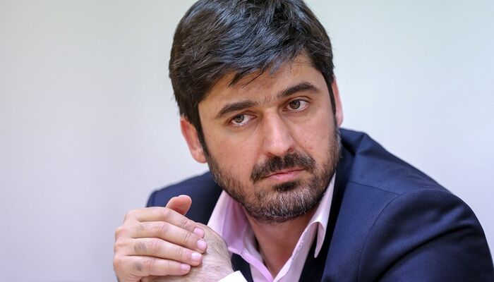 پیشنهاد یک حقوقدان: ارائه خدمات به کشتی‌های عبوری از تنگه هرمز به جای دریافت عوارض را دنبال کنیم