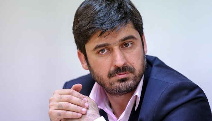 پیشنهاد یک حقوقدان: ارائه خدمات به کشتی‌های عبوری از تنگه هرمز به جای دریافت عوارض را دنبال کنیم