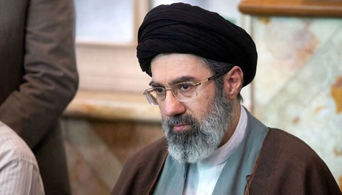 ببینید | کارشناس امنیتی: رهبر ما همان رهبر قبلی است فقط جوان شده