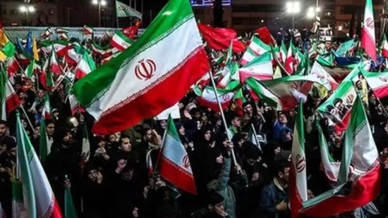 پلاکاردهایی علیه قالیباف، عراقچی و روحانی در تجمعات شبانه
