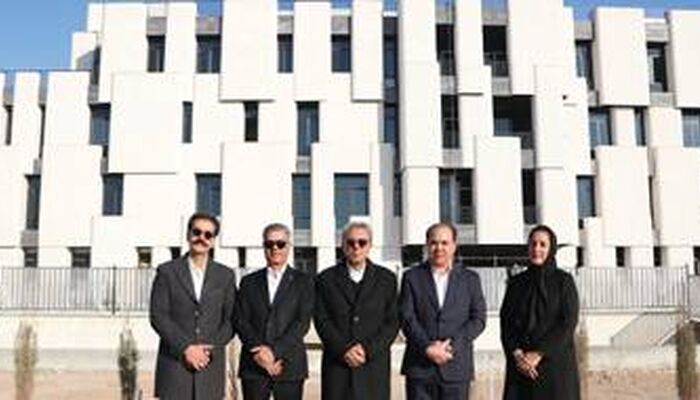 تجسم کالبدی عدالت و استقلال؛ خوانشی از معماری «عمارت سپید وکالت مستقل» یزد