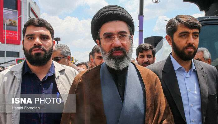 در جلسه انتخاب رهبر انقلاب چه گذشت؟ / عضو خبرگان: زیربمباران جای بحث و بررسی نبود