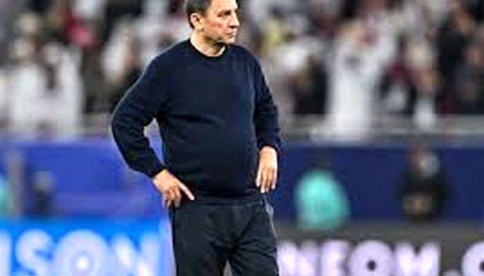 قلعه‌نویی موافق برگزاری لیگ برتر است؟
