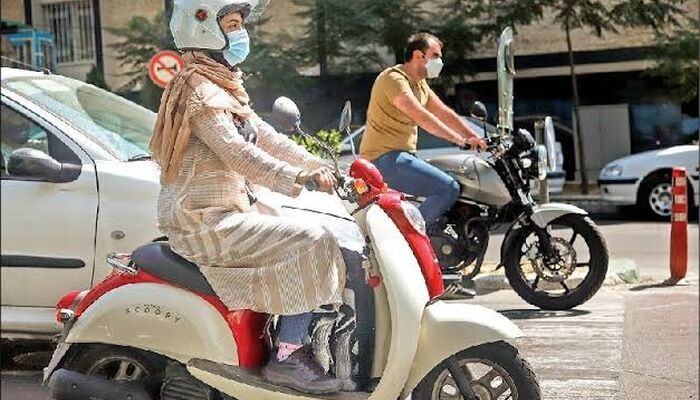 معاون قوه قضائیه :موتورسواری بانوان منع شرعی ندارد