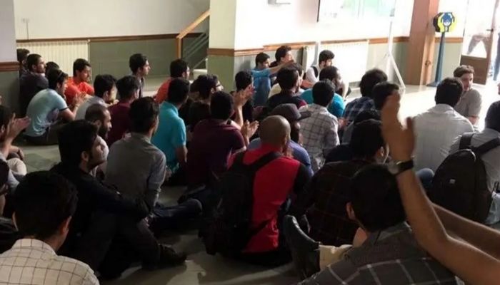 محرومیت از تحصیل ۱۸۰ دانشجو با یک پیامک: حق ندارید وارد دانشگاه شوید!
