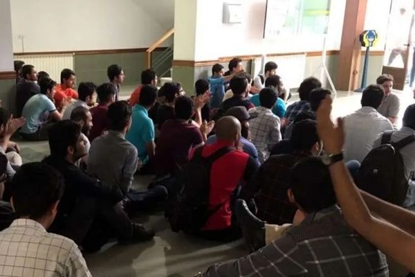 محرومیت از تحصیل ۱۸۰ دانشجو با یک پیامک: حق ندارید وارد دانشگاه شوید!