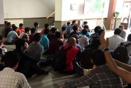 محرومیت از تحصیل ۱۸۰ دانشجو با یک پیامک: حق ندارید وارد دانشگاه شوید!