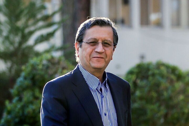 همتی: وعده دو هفته‌ای بسنت تمام شد؛ اقتصاد ایران فرو نپاشید