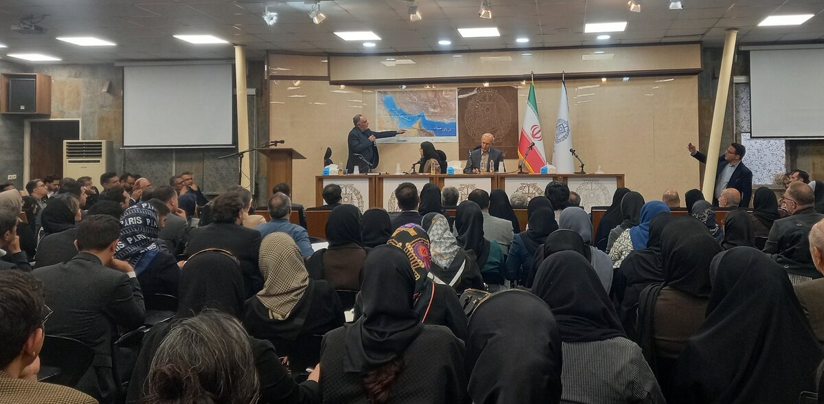 دکتر بیگ زاده: وضعیت رژیم حقوقی تنگه هرمز، خاص است/ حسین پناهی آذر: عوارض کانالها در سطح جهان بالا نیست