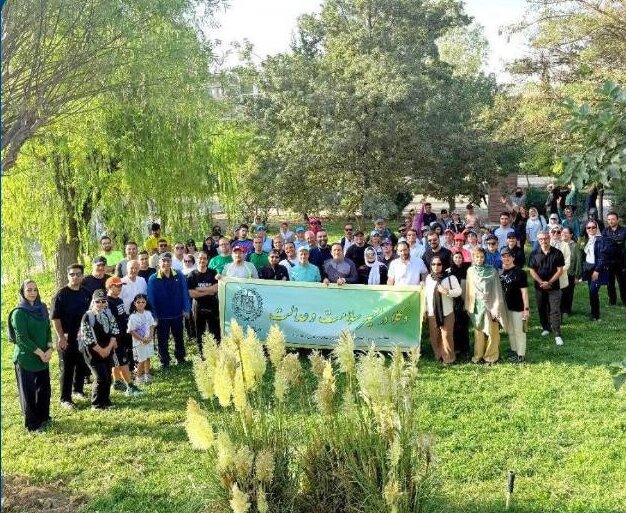 پیاده‌روی وکلا و خانواده‌هایشان در پارک پردیسان با شعار «وکلا در مسیر سلامت و عدالت»

