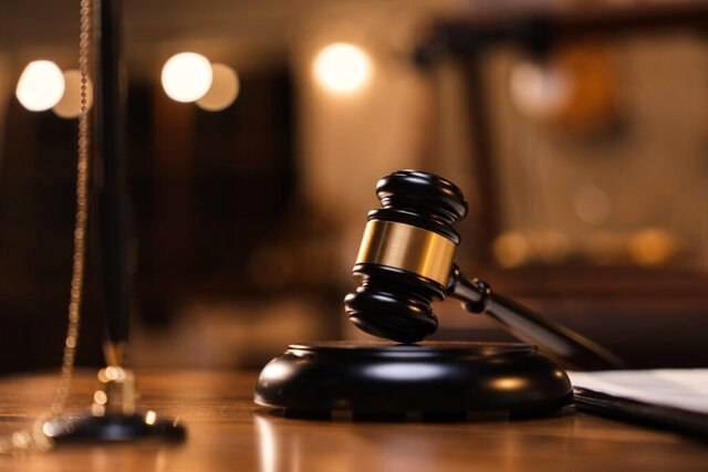 احضار ۱۳ مدیر شرکت‌های پتروشیمی به دلیل عدم رفع تعهدات ارزی
