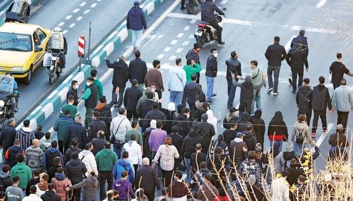 در نشست انجمن دفاع از حقوق کودک مطرح شد: کشتار بچه های میناب، جنایت بشری بود/ نیروهای نظامی و امنیتی حقوق نوجوانان در اعتراضات را رعایت کنند
