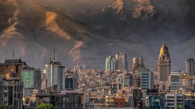 خاموشی طولانی در تهران؛ برخی مشترکان از قطعی ۴ ساعته در اوج گرما خبر می‌دهند
