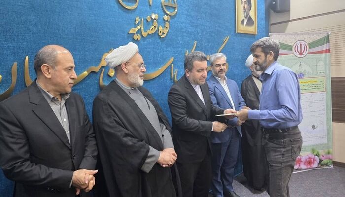 اهدای ۶۵۰۰ سند مالکیت در سمنان؛ پایان یک بحران ۴۰ ساله