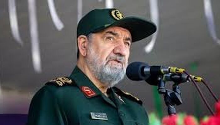 محسن رضایی: دست نیروهای مسلح همچنان روی ماشه است