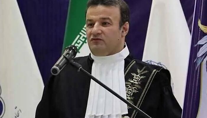 رئیس کانون وکلای گیلان: امنیت شغلی وکالت، تضمین‌شده نیست؛ همکاران باسابقه نگرانی معیشتی دارند