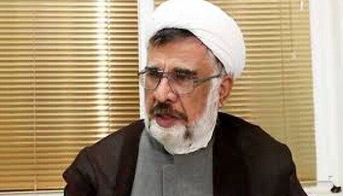 اصرار برخی حوزویان برای تغییر فتوای تحریم سلاح هسته‌ای، به مصلحت نیست