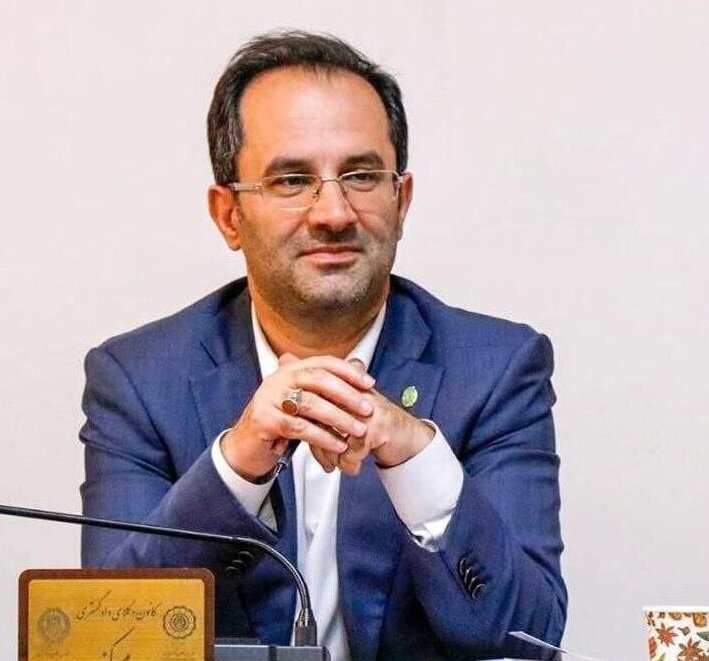 وکیل؛ مدافع حق یا مدافع دعوا؟