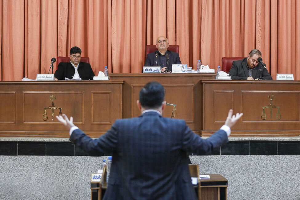 جوانان پشت سد آزمون وکالت، قاضیان بازنشسته در مسیر استثنایی؛ ۸۱۲ پرونده در دو سال و یک سؤال بزرگ درباره عدالت حرفه‌ای