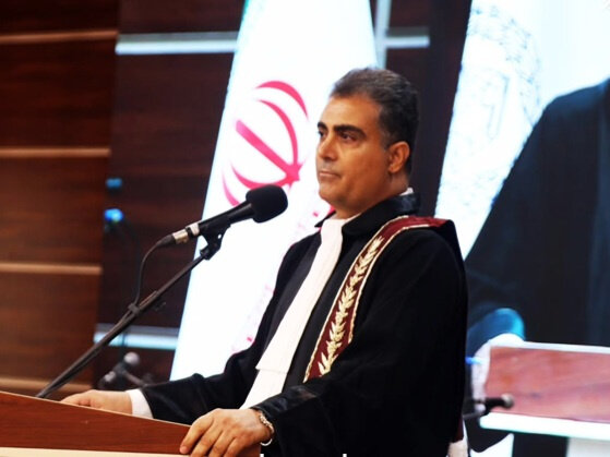 قلم وکیل می‌تواند جامعه را آگاه کند، وجدان عمومی را بیدار سازد و حقیقت را از خاموشی برهاند 