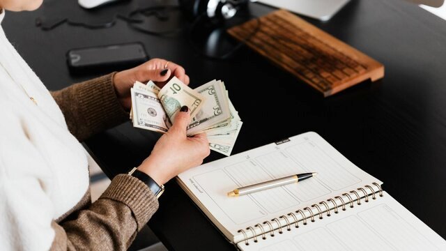 مکانیزم ریخت وپاش ارز مسافرتی اعلام شد: هر نفر ۱۰۰۰ دلار با نرخ ترجیحی