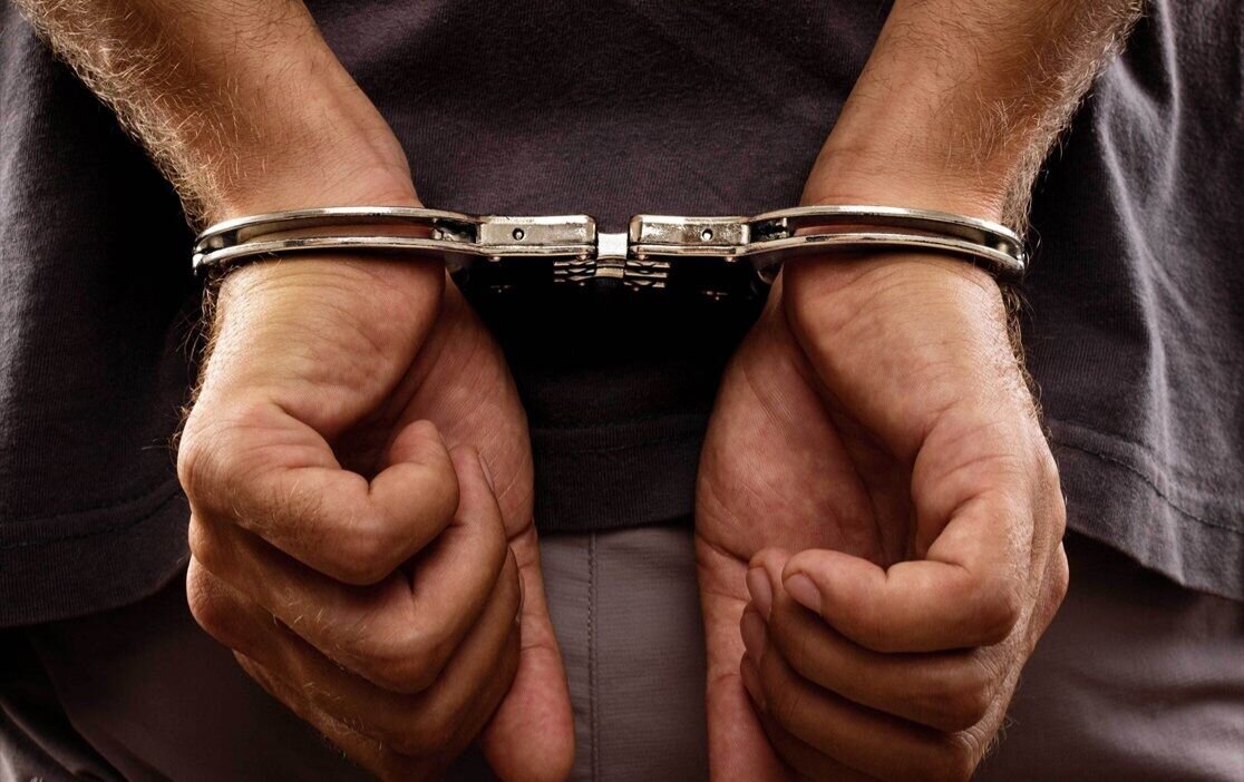 بازداشت وکیل به اتهام کارچاق کنی